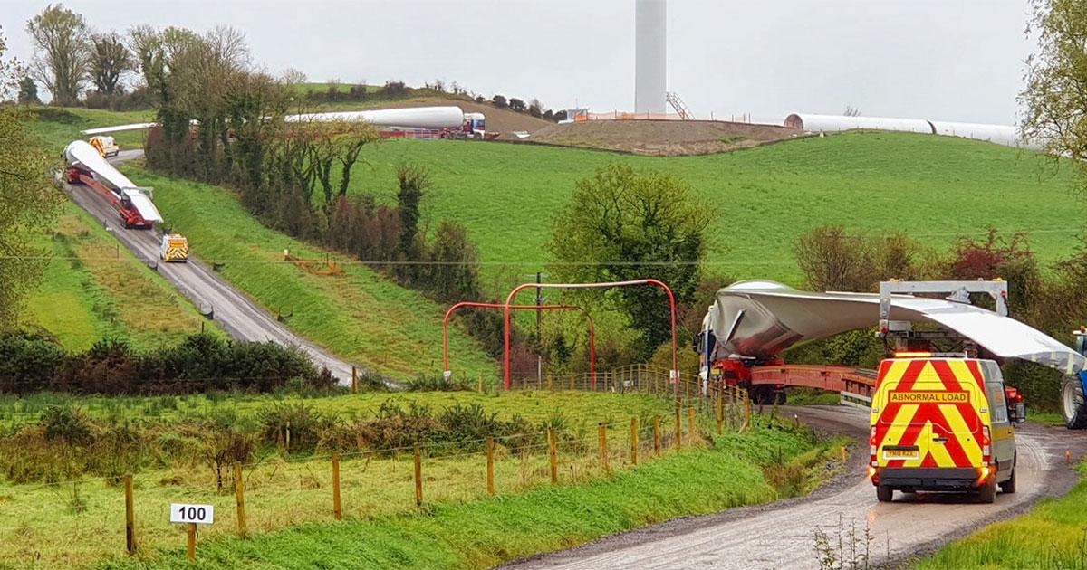 Wind Turbine Transport with escort vehicle for Drumlins Wind Farm