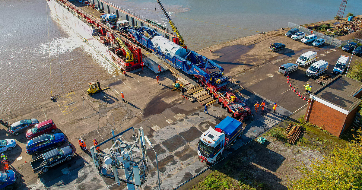 Collett performing heavy lift roll-off of 205 Tonne transformer at Hull Port