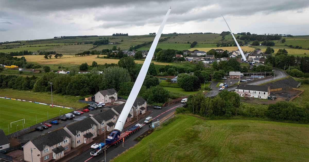 Goldhofer blade lifter transporting an 80-metre wind turbine blade during abnormal load delivery